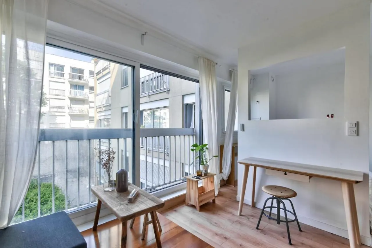 Very Nice Studio Near Belleville パリ フランス